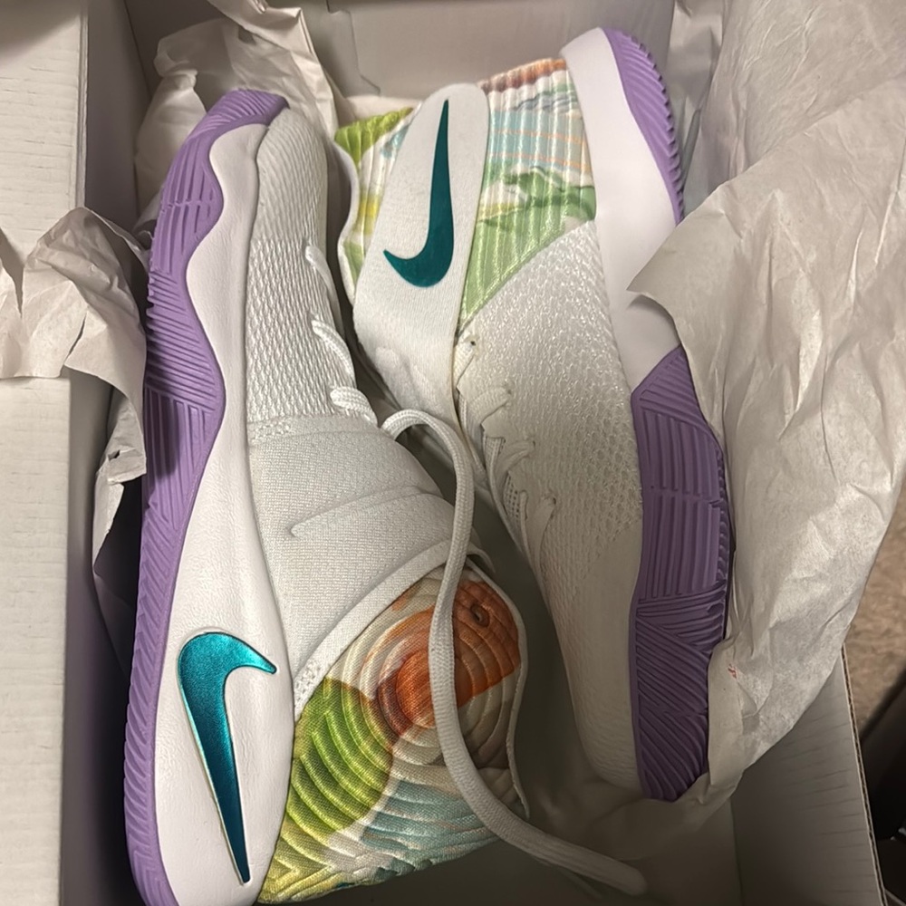 Kyrie 2 GS Basketball Shoes Brand New Never Worn